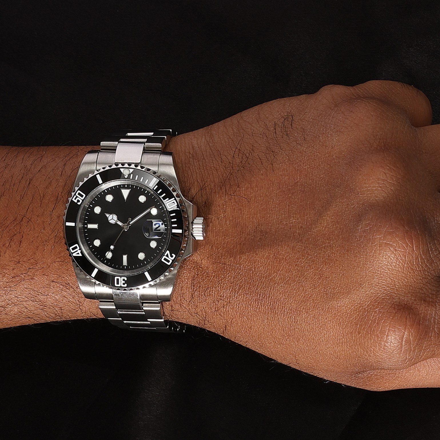 Personalized Diver Signature Pro – Cosmic Black Dial, Steel Strap, Date Magnifier - Image 8