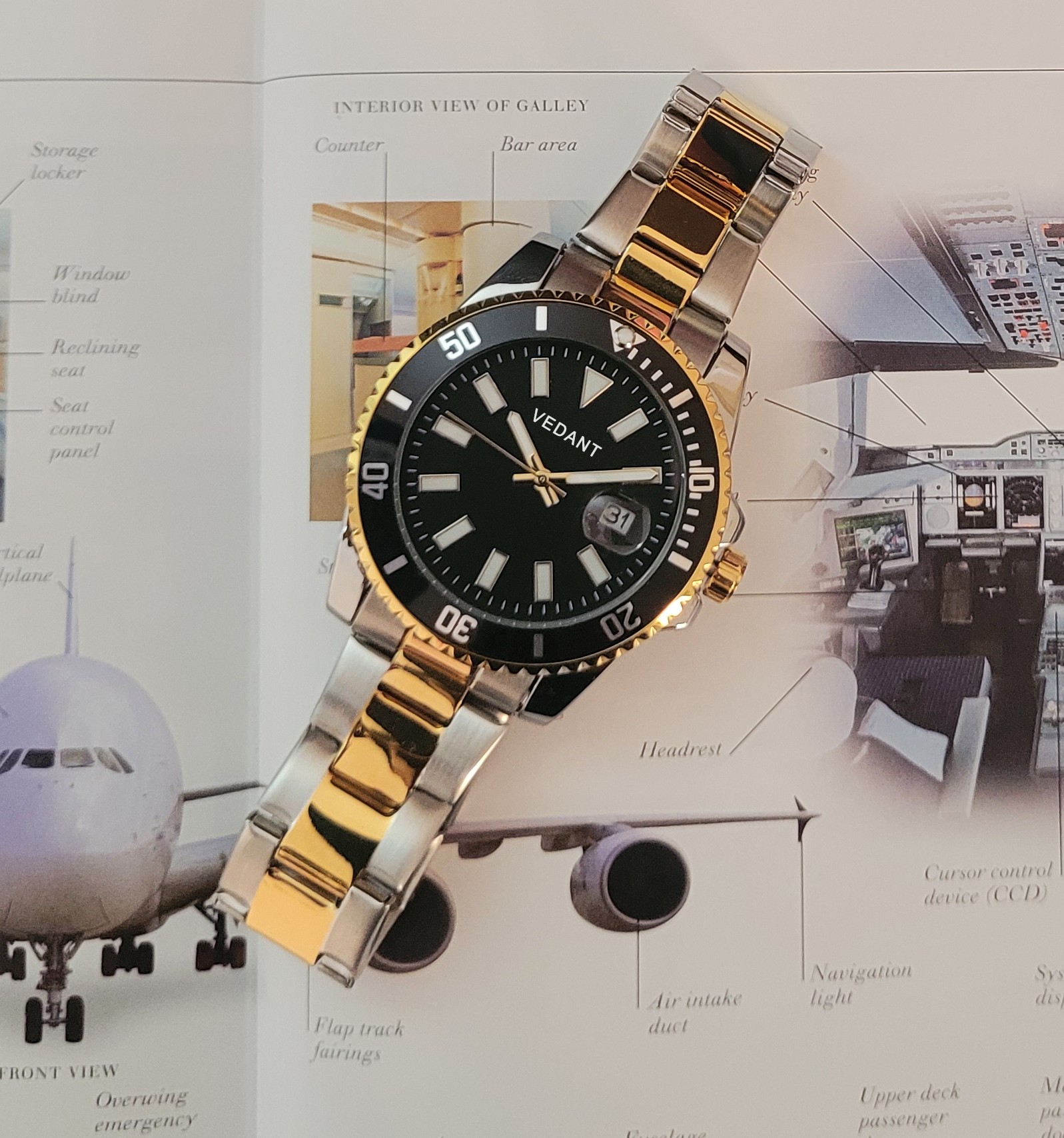 Personalized Diver Signature – Cosmic Black Dial, Steel Strap, Gold-Tone Accents, Date Magnifier - Image 7