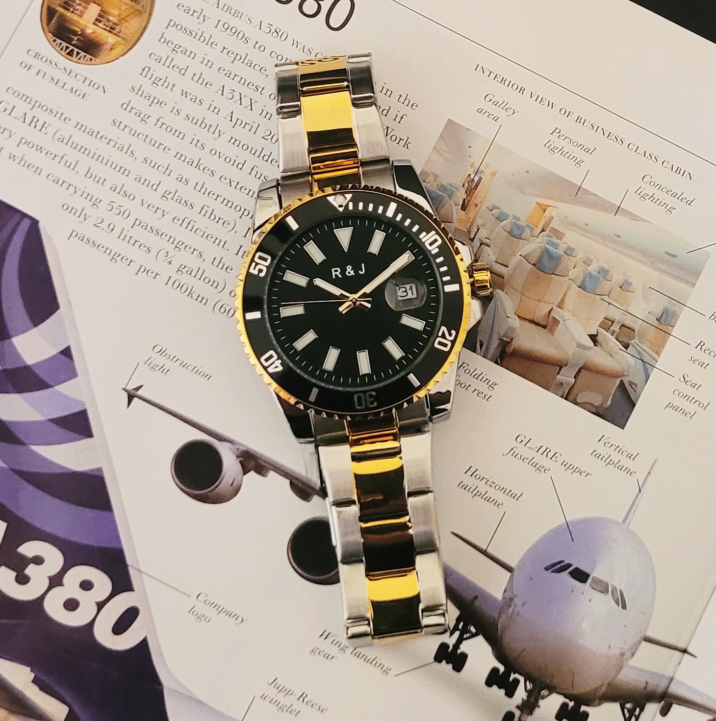 Personalized Diver Signature – Cosmic Black Dial, Steel Strap, Gold-Tone Accents, Date Magnifier - Image 3