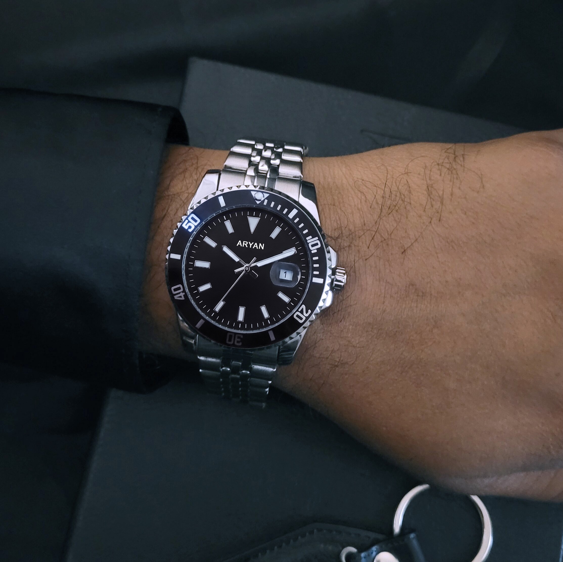Personalized Diver Signature – Cosmic Black Dial, Jubilee Steel Strap, Date Magnifier - Image 5