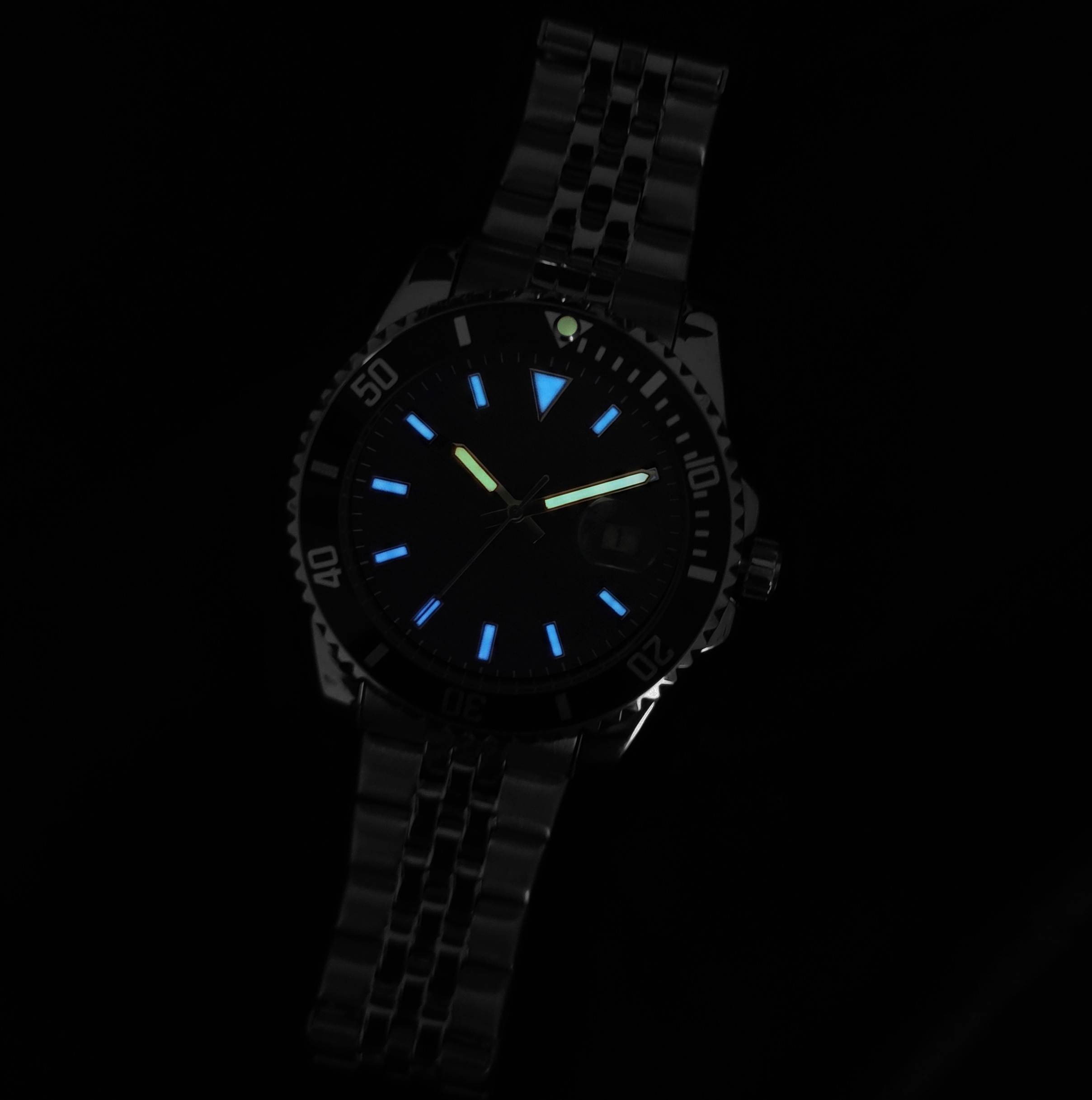 Diver – Cosmic Black Dial, Jubilee Steel Strap, Date Magnifier - Image 5